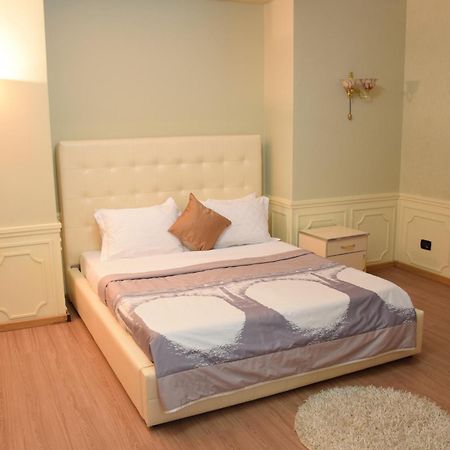 Hotel Eagle Tirana Kültér fotó