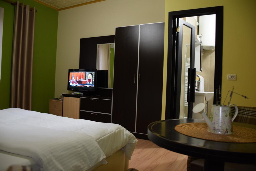 Hotel Eagle Tirana Kültér fotó