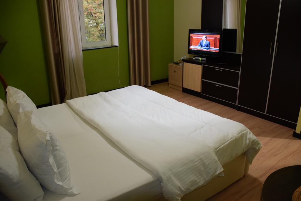 Hotel Eagle Tirana Kültér fotó
