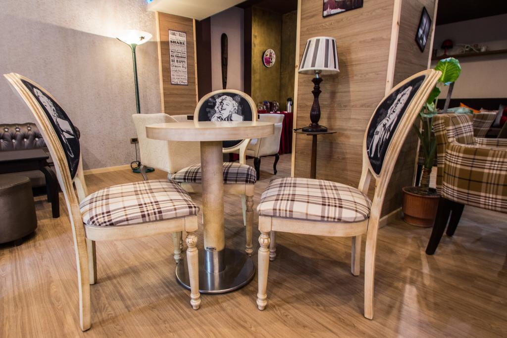 Hotel Eagle Tirana Kültér fotó