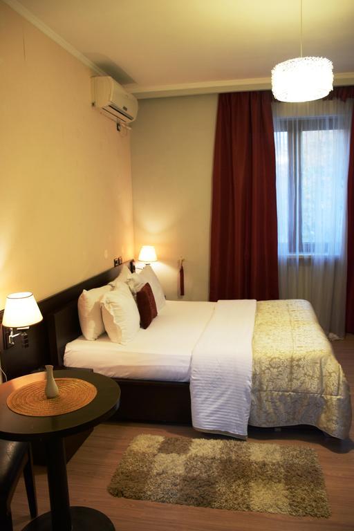 Hotel Eagle Tirana Kültér fotó