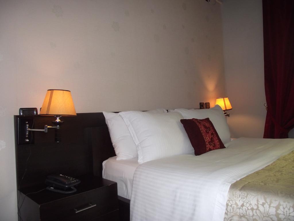 Hotel Eagle Tirana Kültér fotó
