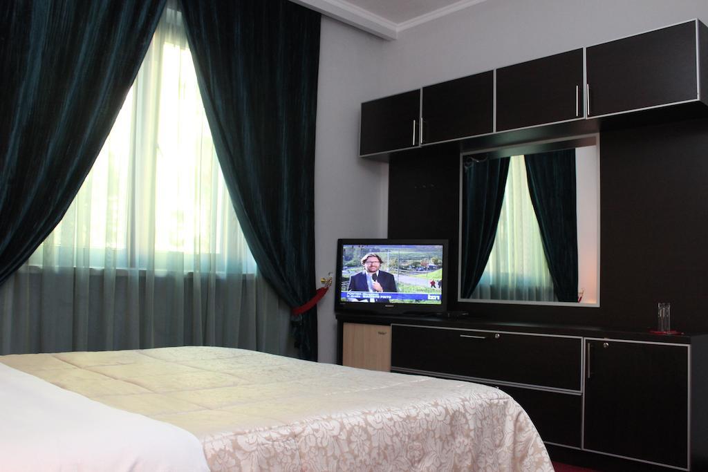 Hotel Eagle Tirana Kültér fotó