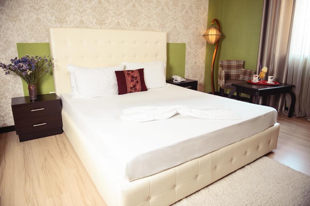 Hotel Eagle Tirana Kültér fotó