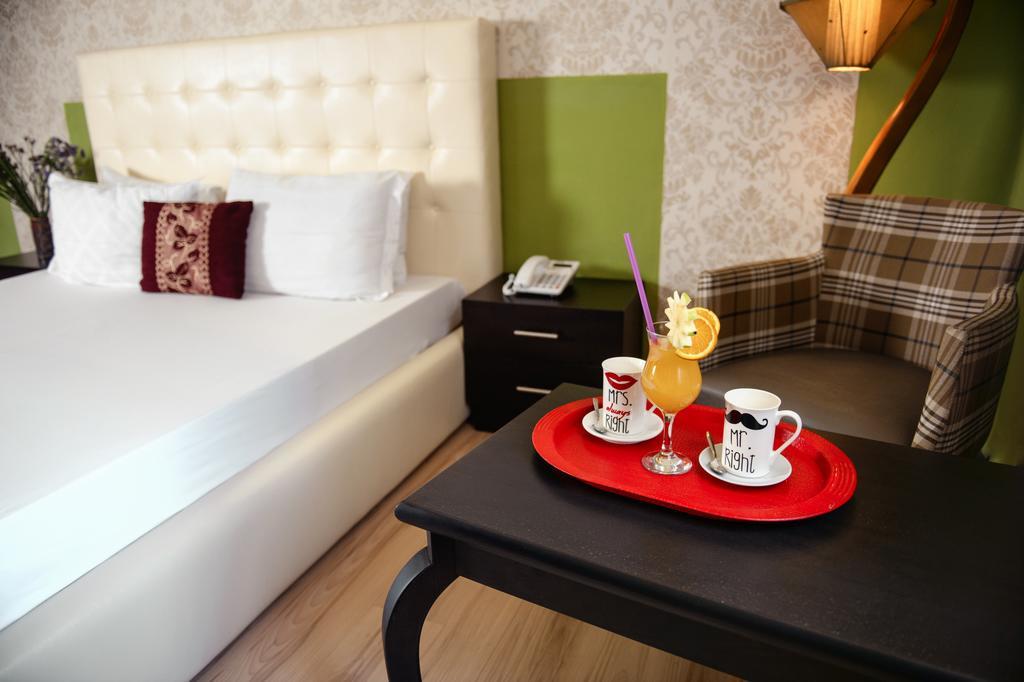 Hotel Eagle Tirana Kültér fotó