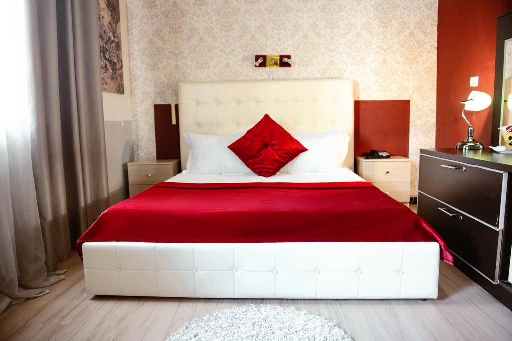 Hotel Eagle Tirana Kültér fotó