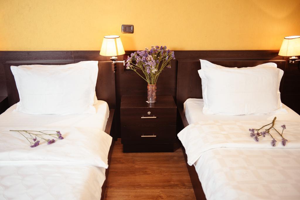 Hotel Eagle Tirana Kültér fotó