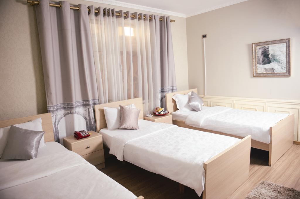 Hotel Eagle Tirana Kültér fotó