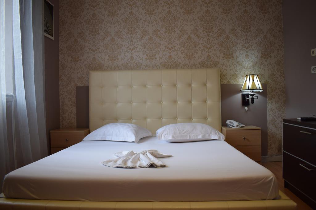 Hotel Eagle Tirana Kültér fotó