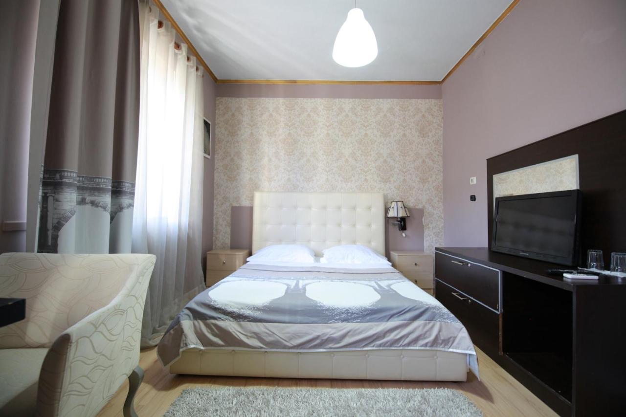Hotel Eagle Tirana Kültér fotó