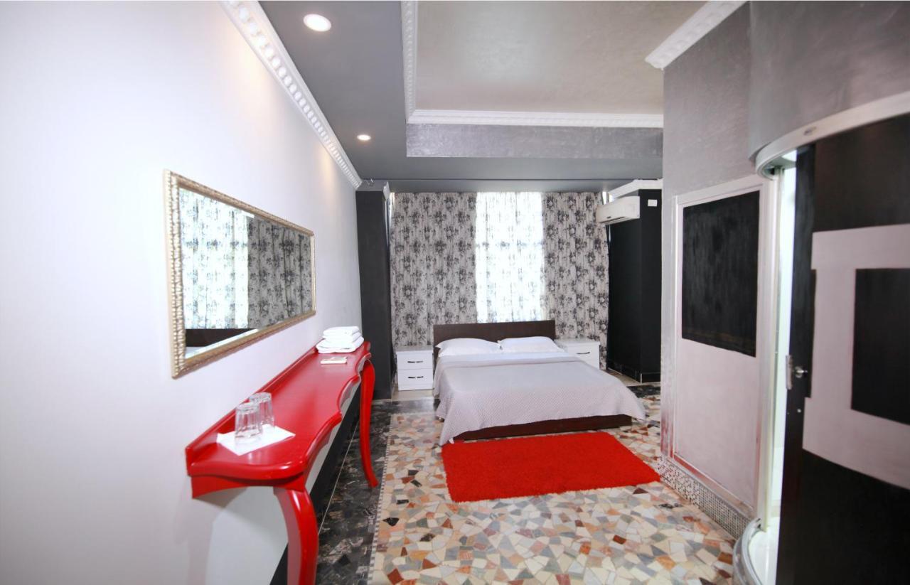 Hotel Eagle Tirana Kültér fotó