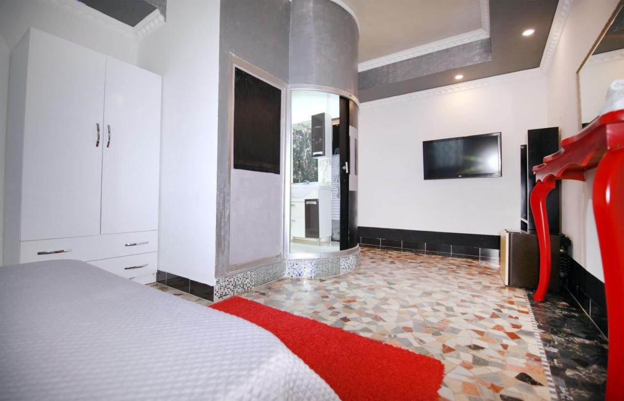 Hotel Eagle Tirana Kültér fotó